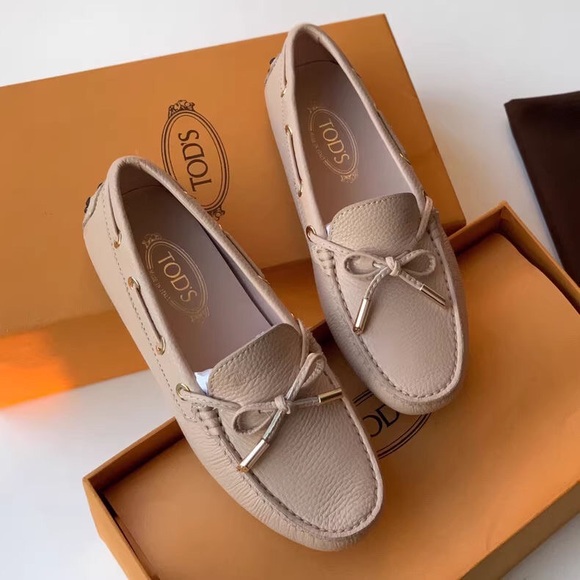 Tod's Tassel Moccasin Leather Loafer - Picture 2 of 7